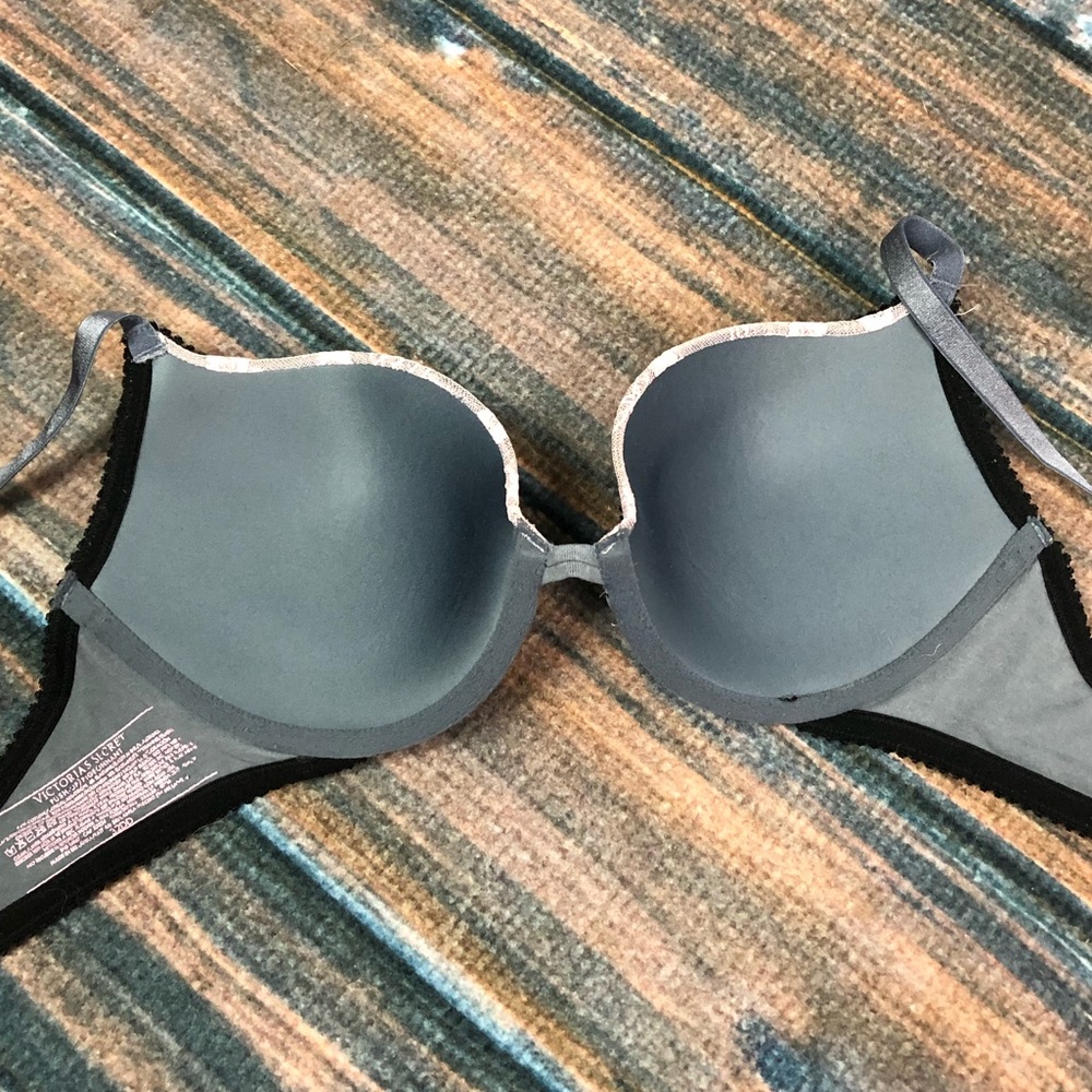 5/$25 Victoria’s Secret bra - Picture 4 of 5